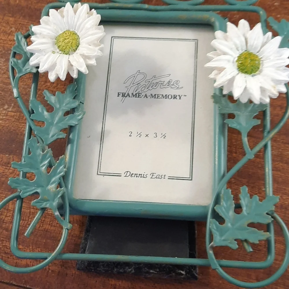 1996 Dennis East Daisy and greenery small picture frame